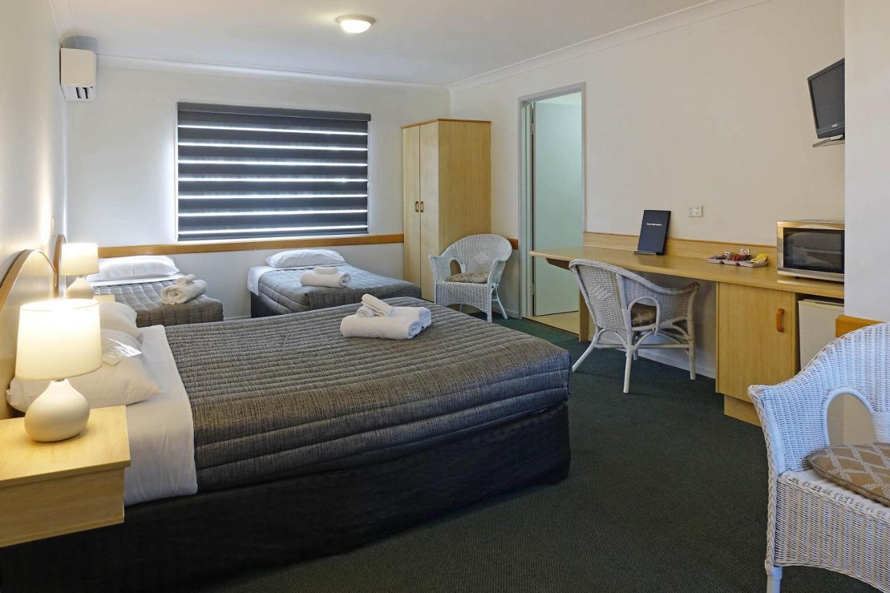 Warwick Vines Motel Exterior photo