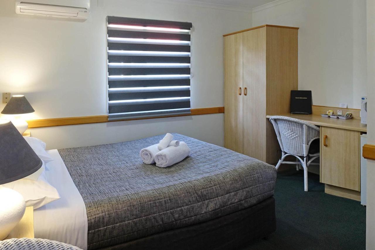 Warwick Vines Motel Exterior photo