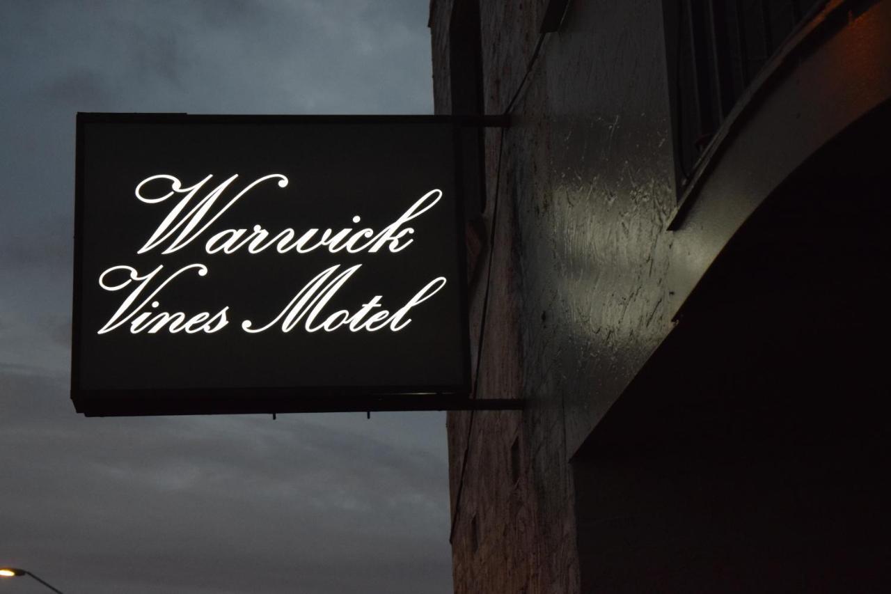 Warwick Vines Motel Exterior photo